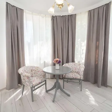 Rose Garden Bed & Breakfast 4*