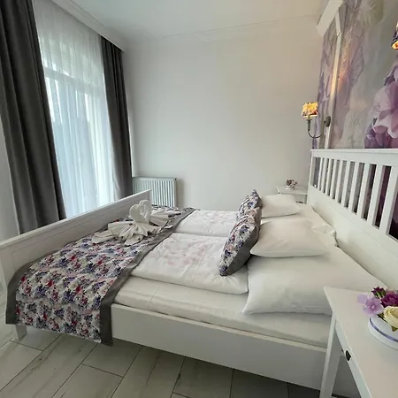 Rose Garden Bed & Breakfast