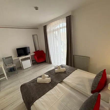 Rose Garden Bed and Breakfast 4*