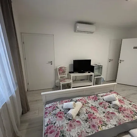 Rose Garden 4*