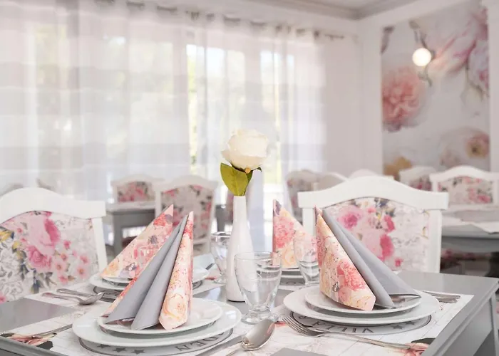 Rose Garden לינה וארוחת בוקר 4*