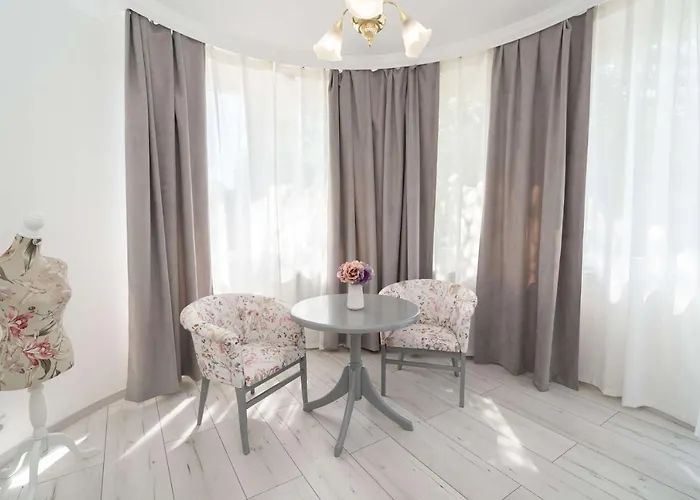 Rose Garden Bed & Breakfast 4*