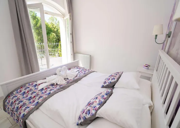 Rose Garden Bed & Breakfast