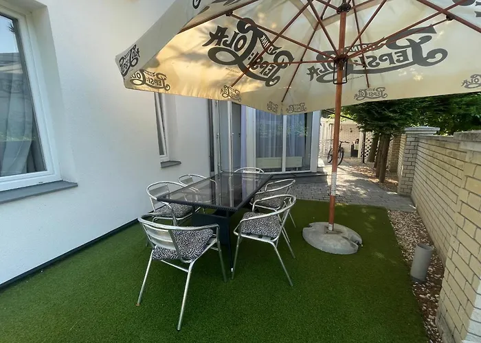 לינה וארוחת בוקר Rose Garden 4*