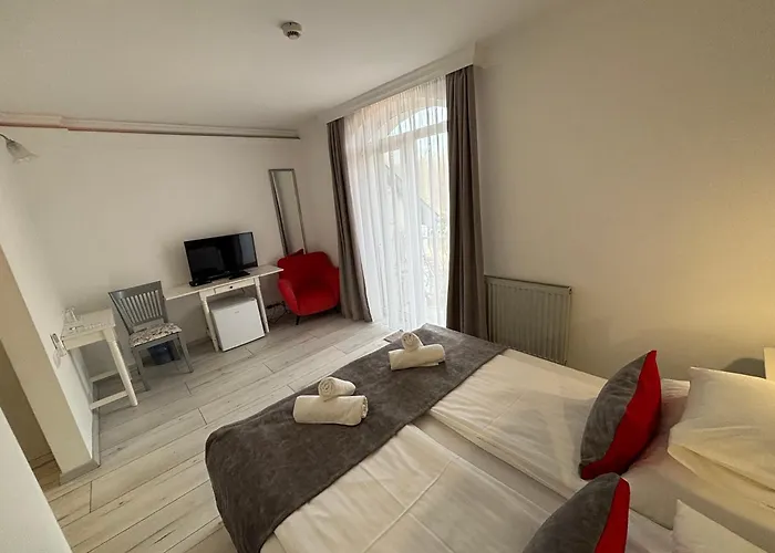 Rose Garden Bed and Breakfast 4*