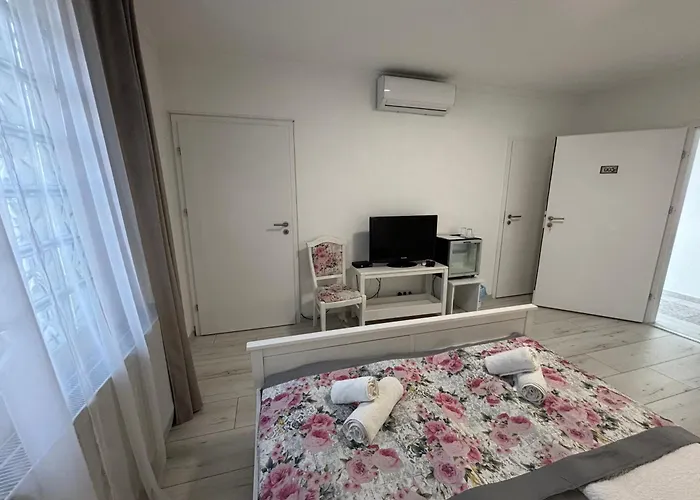 Rose Garden 4*